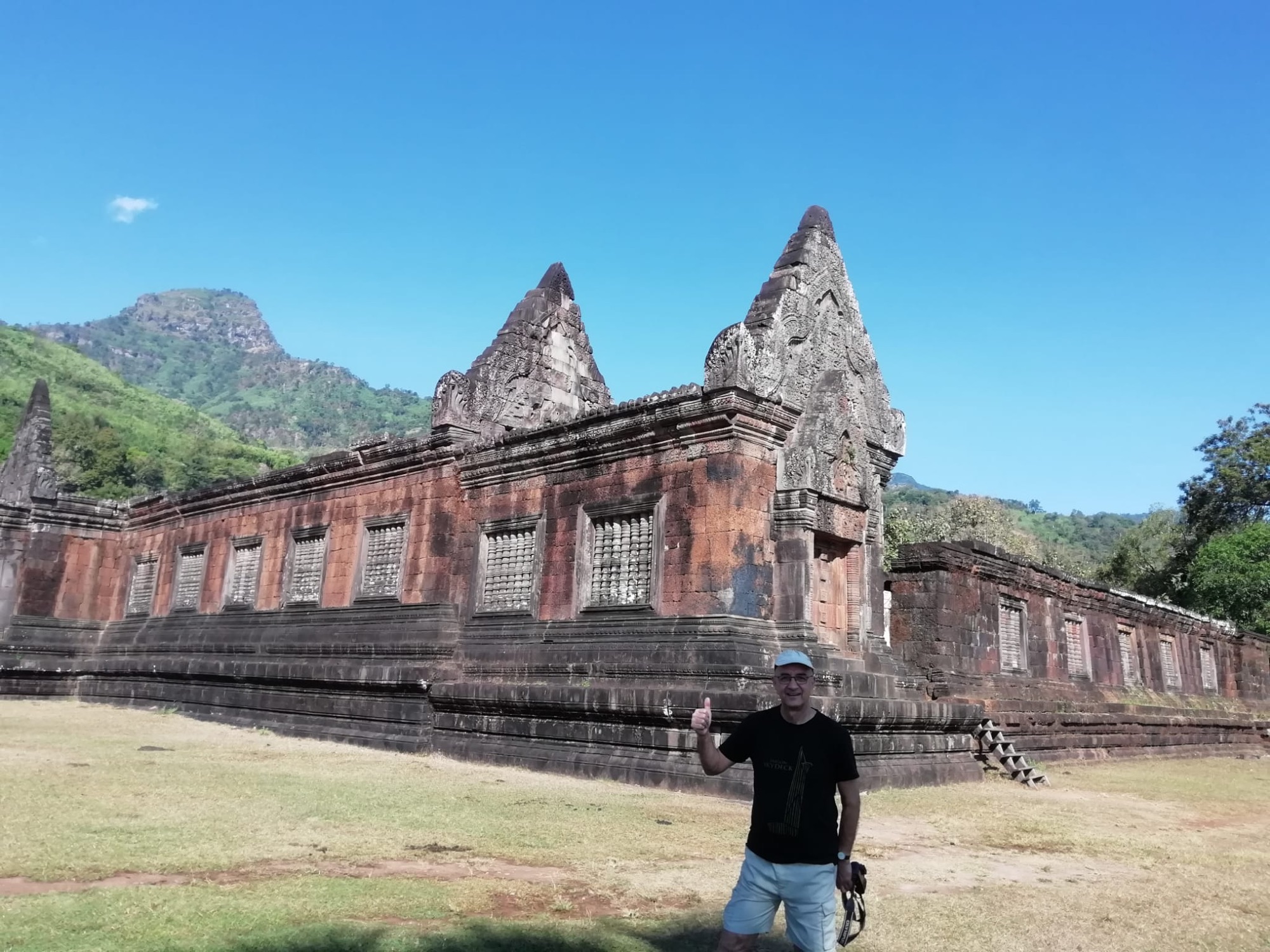 Les ruines de Vat Phou, photo souvenir de Micheline & Ian