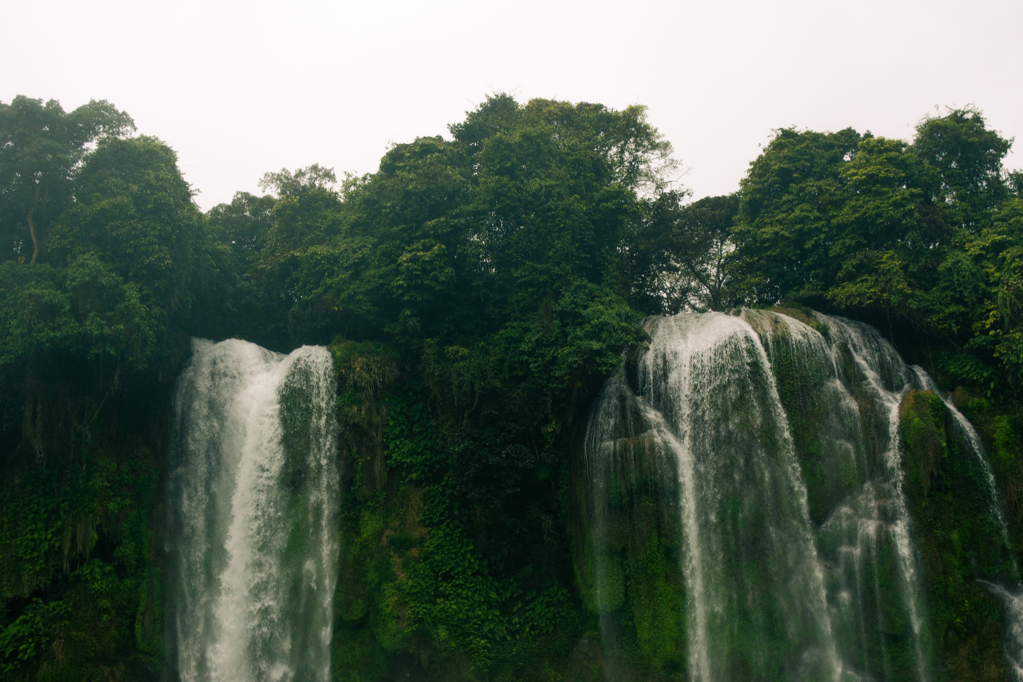 Cascade sur le Plateau des Bolovens