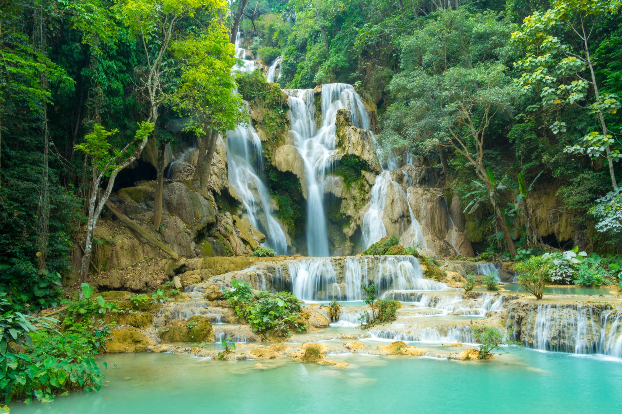 Bassins turquoise des chutes de Kuang Sy