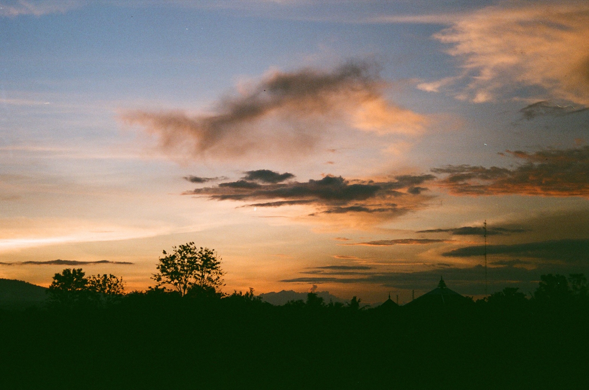 Vue sur le Mékong depuis Luang Prabang au coucher du soleil