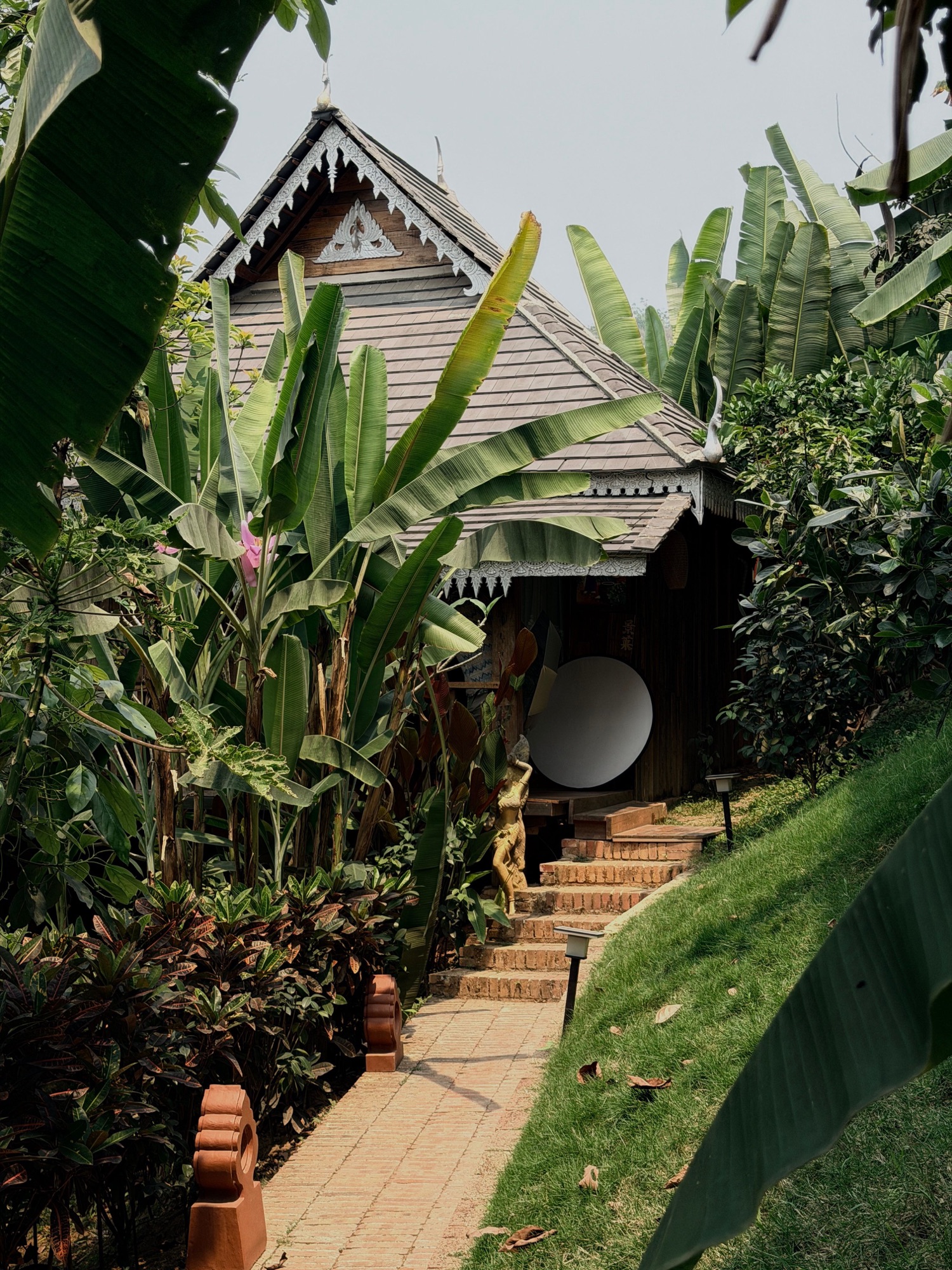 Maison confidentielle nichée dans la nature au Laos