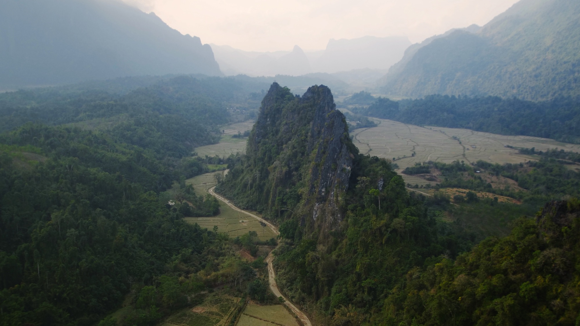 Vallée de Vang Vieng, karsts et rizières
